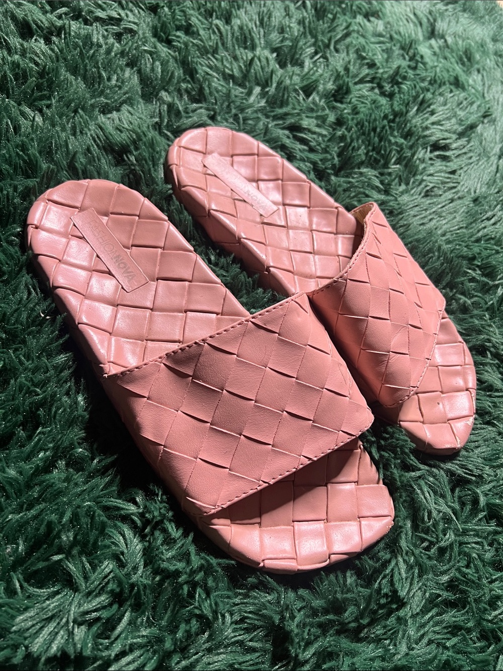 Fashion Nova Woven Slide Sandals in Dusty Rose